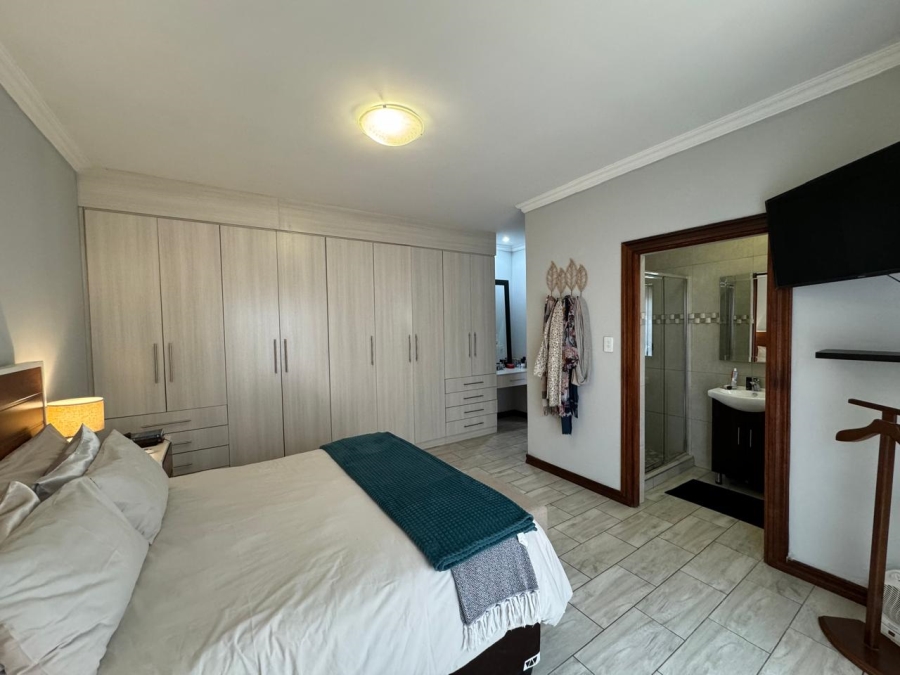 2 Bedroom Property for Sale in Gateway Manor North West